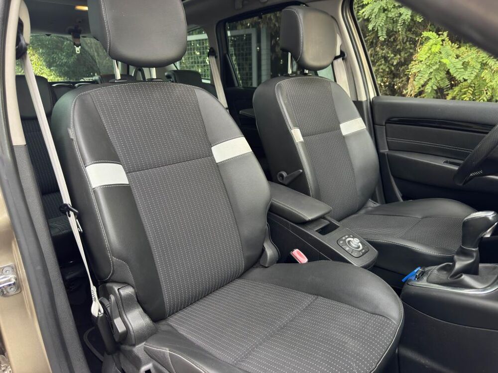 Sc&eacute;nic Grand 1.5 dCi FAP - 110 - BV EDC - 7pl GRAND III MONOSPACE 2013 occasion 77185 Lognes