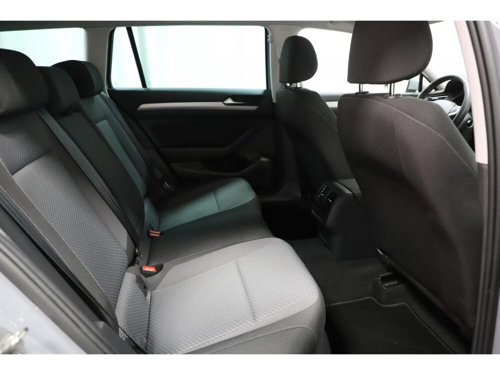 Passat 2.0 TDI 122 Conceptline - DSG 7 2023 occasion 06550 La Roquette-sur-Siagne