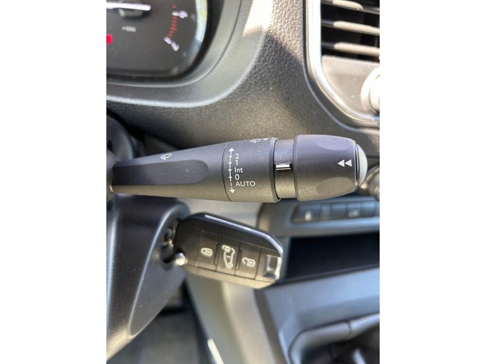 Vivaro TAILLE M (L2) BLUEHDI 120ch PACK BUSINESS 2022 occasion 44700 Orvault