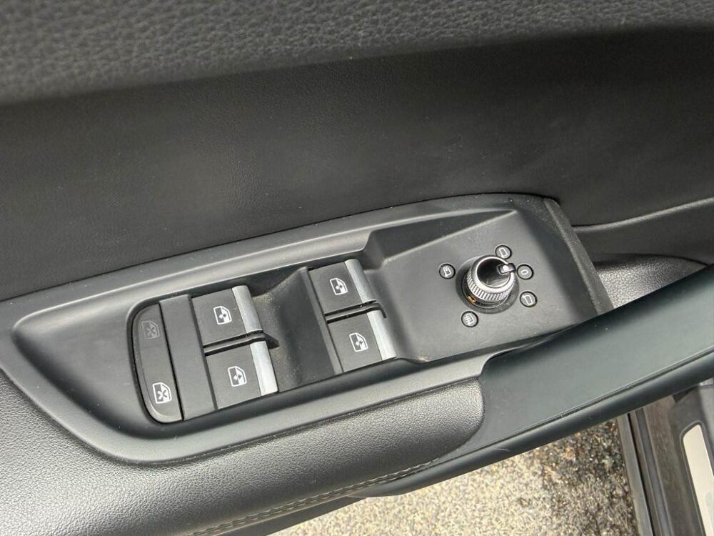 Q5 Quattro 2.0 50 TFSI e - 299 - BV S-tronic Avus - ATTELAGE - 2020 occasion 77185 Lognes