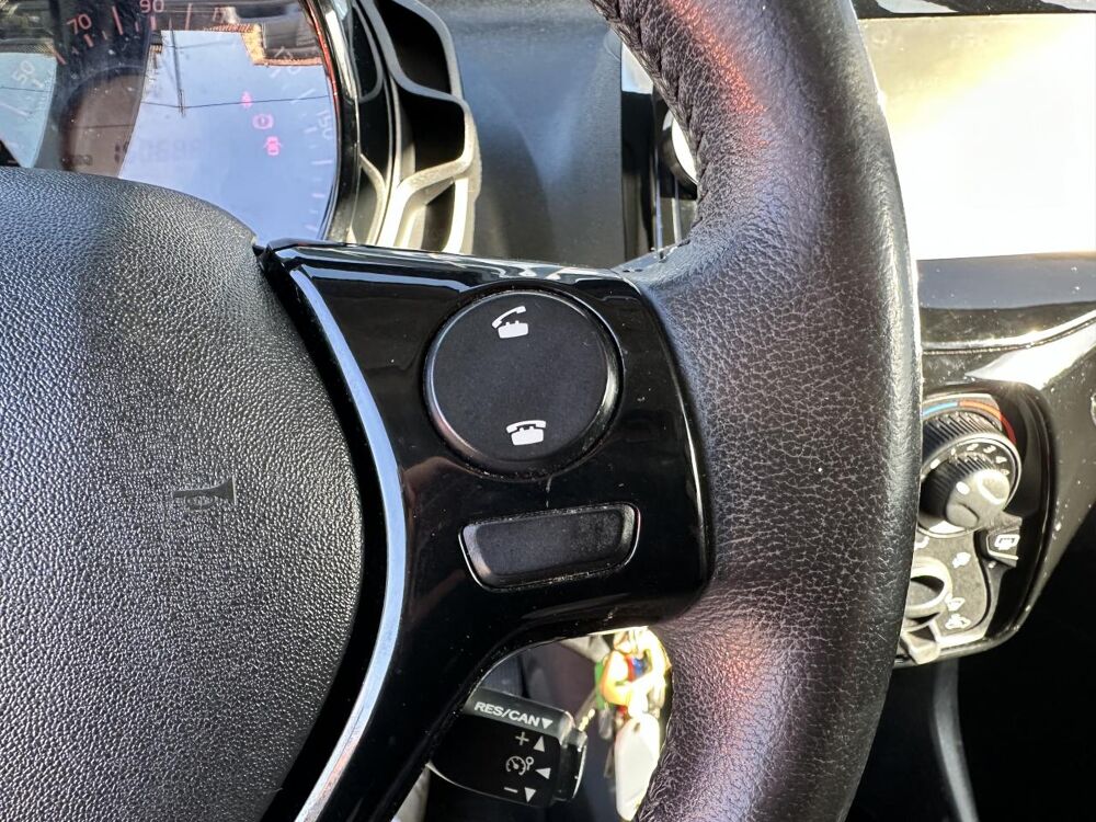 108 1.2i 82 CH Allure CAMERA DE RECUL KIT DISTRIB A JOUR GARANT 2015 occasion 33450 Montussan