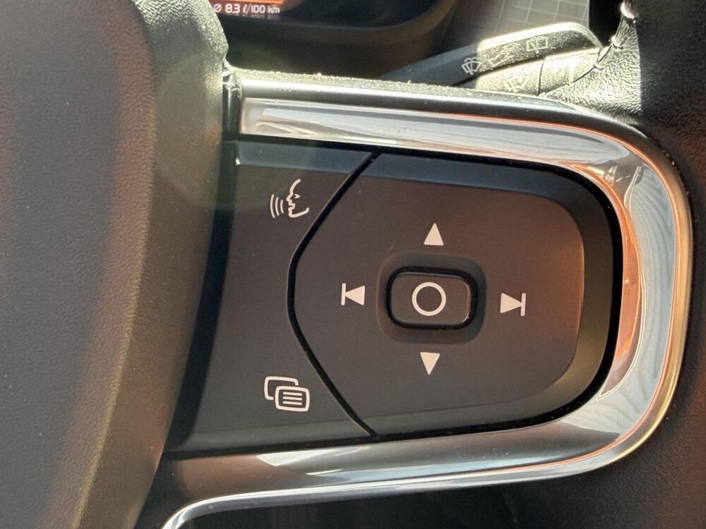 XC40 D4 AWD AdBlue - 190 - BVA Geartronic Momentum 2018 occasion 35780 La Richardais