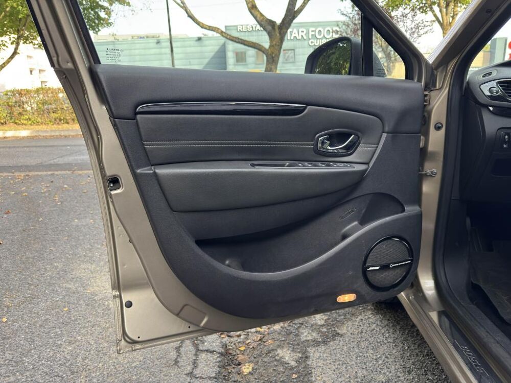 Sc&eacute;nic Grand 1.5 dCi FAP - 110 - BV EDC - 7pl GRAND III MONOSPACE 2013 occasion 77185 Lognes