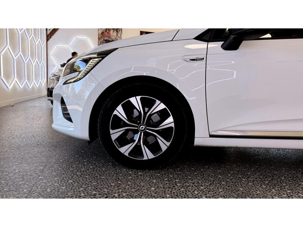 Clio 1.5 BLUEDCI 100 CH BUSINESS GARANTIE 12 MOIS 2022 occasion 16000 Angoul&ecirc;me