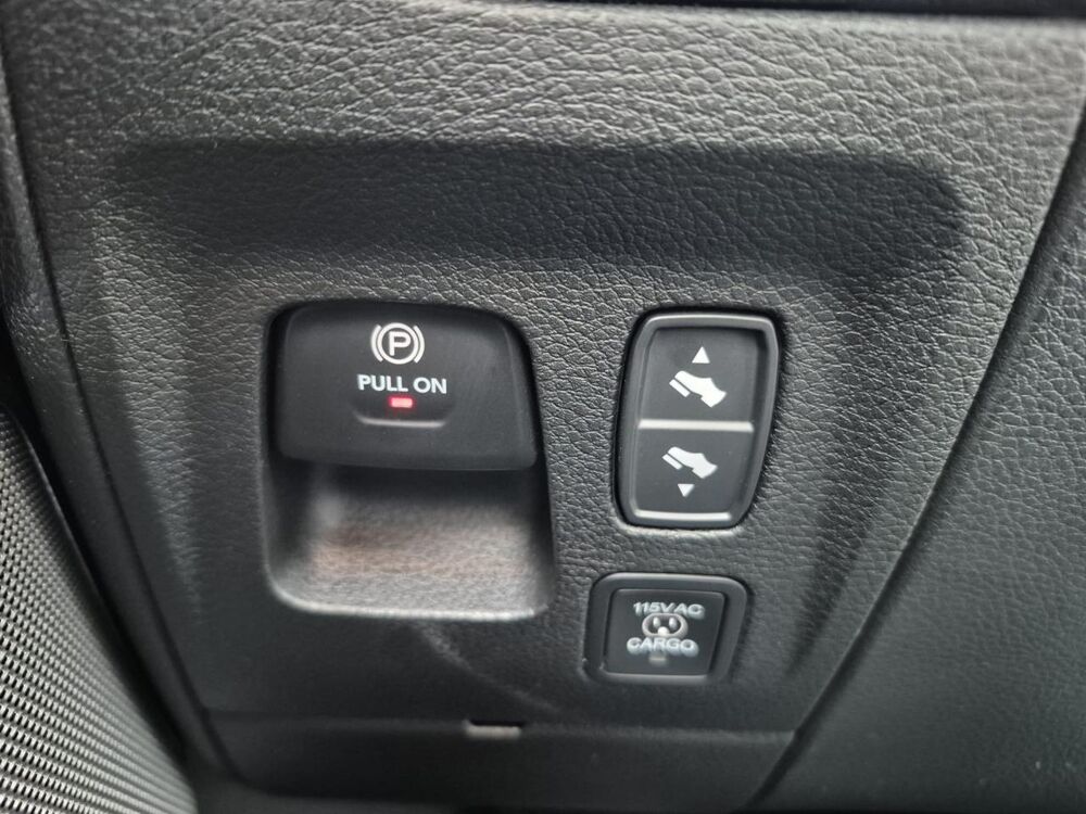RAM 1500 CREW LAIE SPORT NIGHT EDITION AIR BOX HAYON MULTI 2025 occasion 91830 Le Coudray-Montceaux