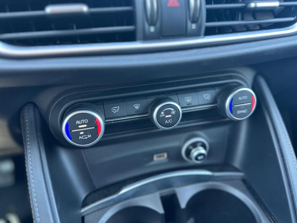 Stelvio BUSINESS 2.2 D - 190CH - BVA - CAM - HAYON ELEC - DNA SELECT 2019 occasion 13760 Saint-Cannat