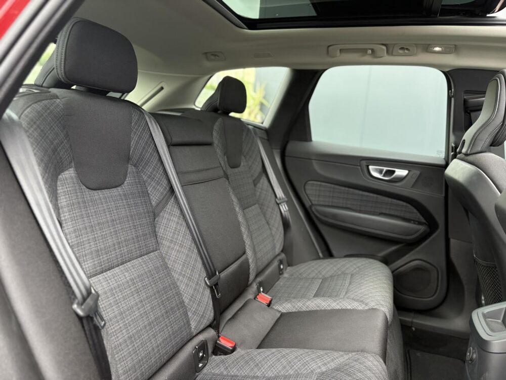 XC60 T6 AWD PHEV 350 Plus Style Chrome avec T.O 2024 occasion 35300 Foug&egrave;res