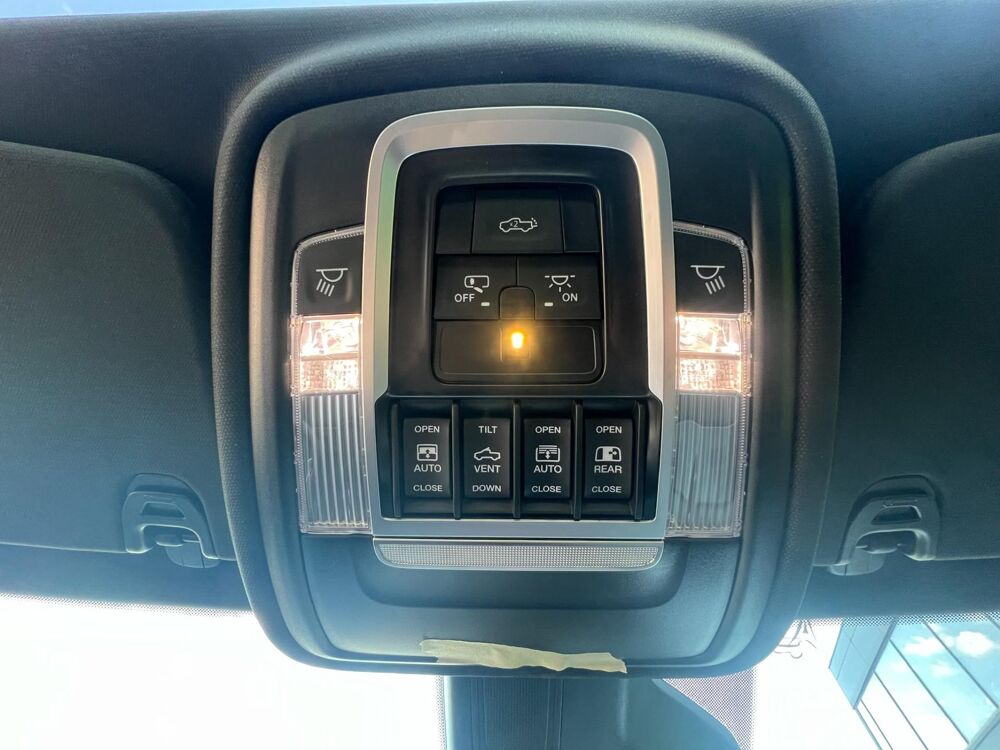 RAM 1500 CREW LIMITED NIGHT EDITION BOX HAYON MULTI V8 5,7L 2026 occasion 91830 Le Coudray-Montceaux