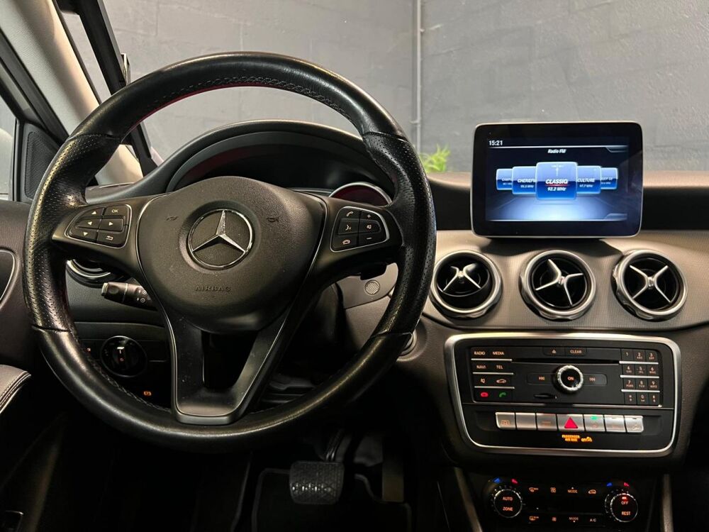 Classe GLA 200D BV 7G-DCT BM X156 FINITION INTUITION - GARANTIE 6 MOIS 2018 occasion 33700 M&eacute;rignac