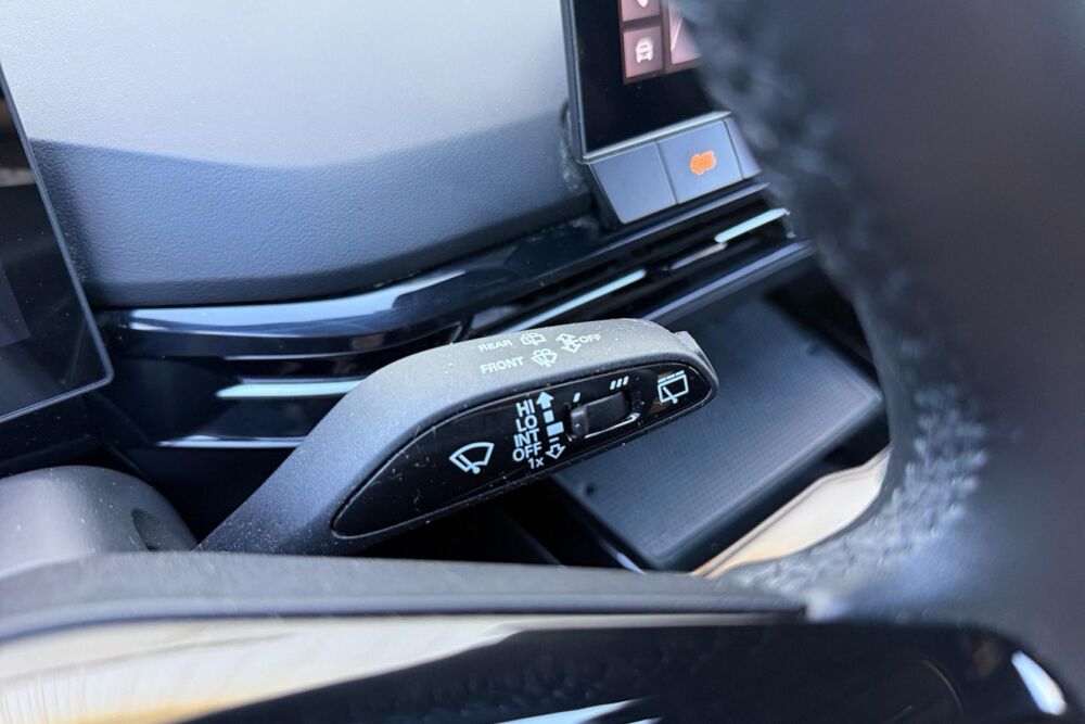 MG4 EV 64KWH 150KW 204CH 2WD LUXURY 2023 occasion 38550 Clonas-sur-Var&egrave;ze
