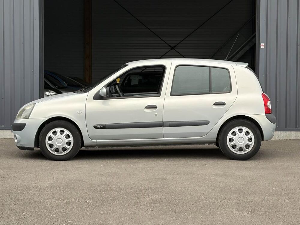 Clio 1.2i 16V II BERLINE Confort Authentique PHASE 3 2004 occasion 76710 Eslettes