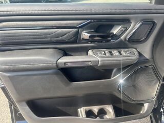 RAM 1500 CREW LIMITED NIGHT EDITION BOX HAYON MULTI V8 5,7L 2026 occasion 91830 Le Coudray-Montceaux