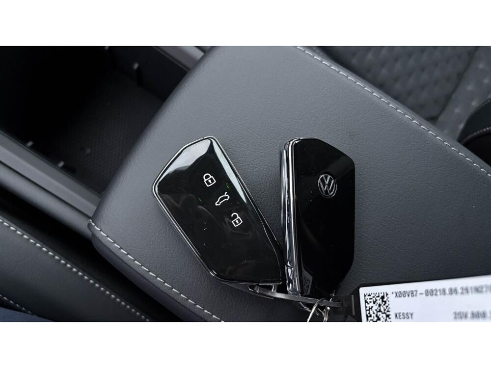 T-ROC 1.5 eTSI 150 DSG R-Line +IQ LIGHT+T.OUVR+PACK BLACK 2026 occasion 81580 Soual