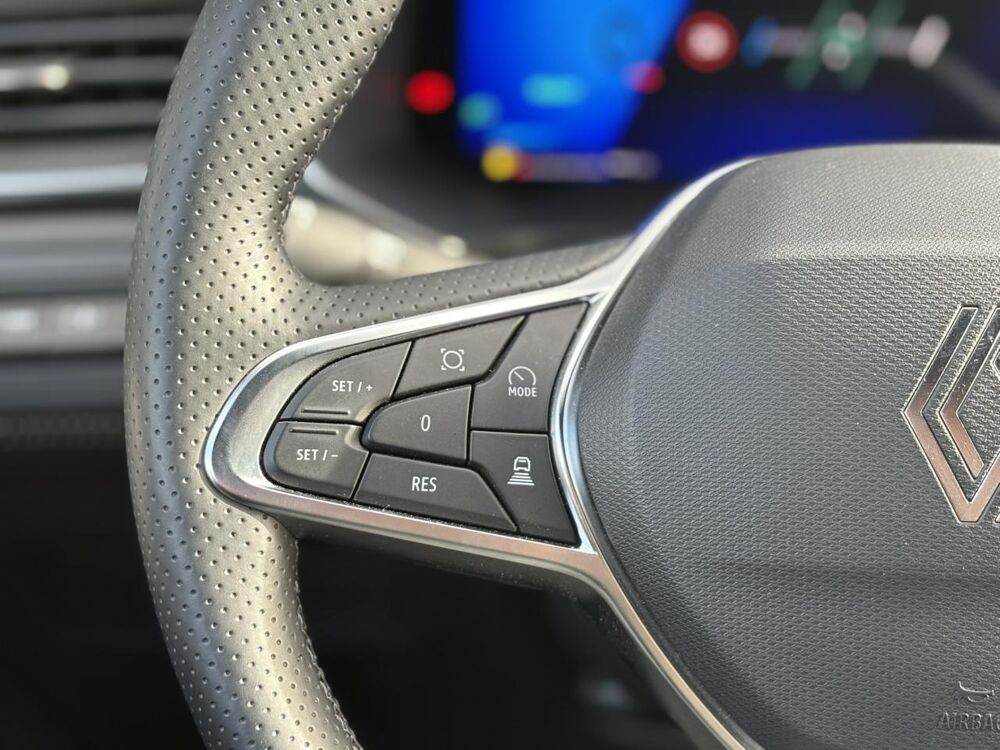 Symbioz E-Tech Full Hybrid 145 Iconic avec Cam&eacute;ra 360&deg;, et Hayon mai 2025 occasion 35300 Foug&egrave;res