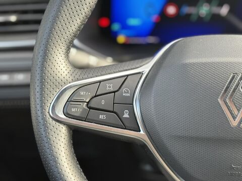 Symbioz E-Tech Full Hybrid 145 Iconic avec Cam&eacute;ra 360&deg;, et Hayon mai 2025 occasion 35300 Foug&egrave;res