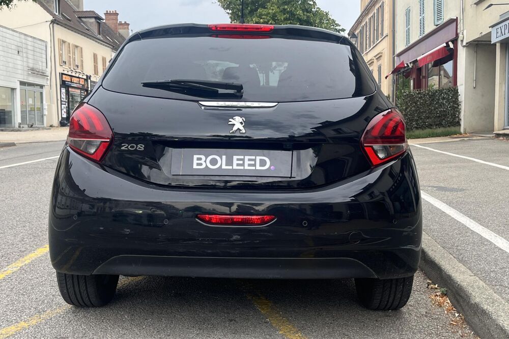 208 1.2i -Signature -82ch - courroie chang&eacute; - carplay - camera d 2019 occasion 78760 Jouars-Pontchartrain