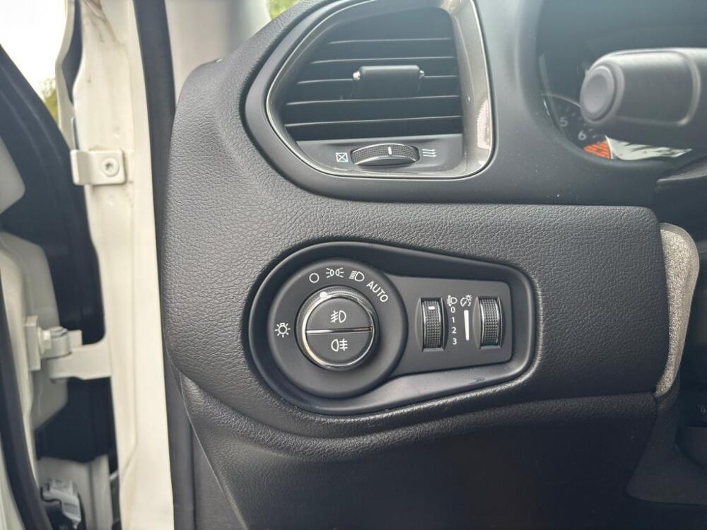 Renegade 1.5 Turbo T4 e-Hybride - 130 - BVR 4x2 Limited PHASE 2 2024 occasion 78780 MAURECOURT