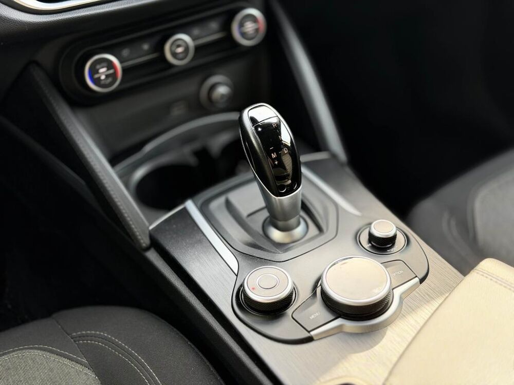 Stelvio BUSINESS 2.2 D - 190CH - BVA - CAM - HAYON ELEC - DNA SELECT 2019 occasion 13760 Saint-Cannat