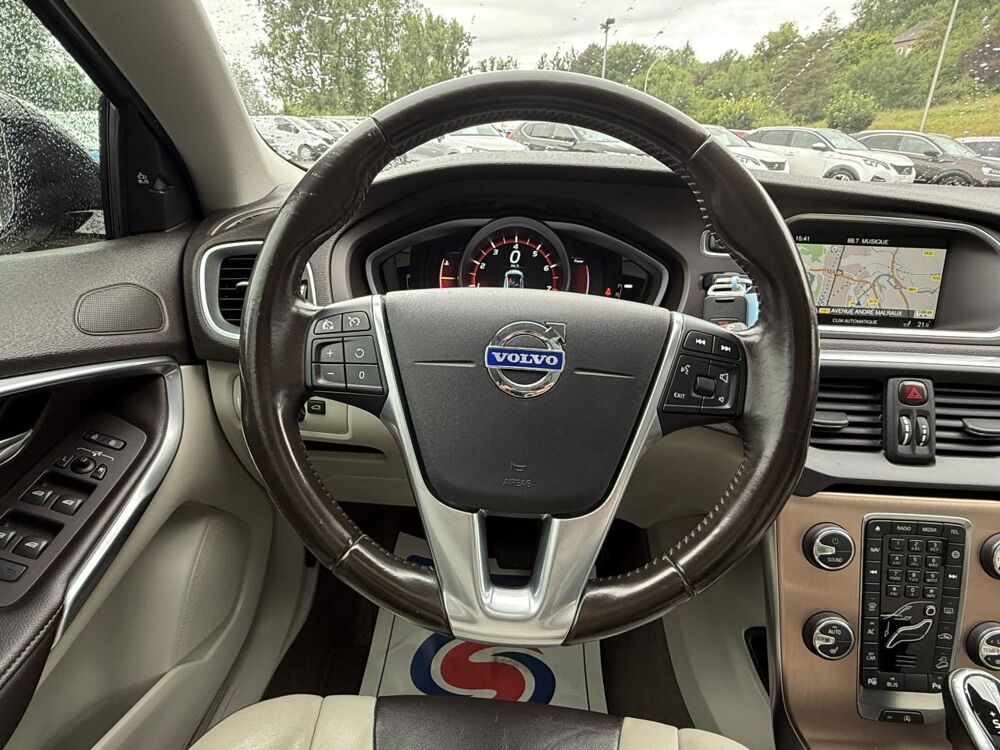 V40 Cross Country T4- 180 - BV Powershift Summum GPS + TOIT PAN 2015 occasion 19100 Brive-la-Gaillarde