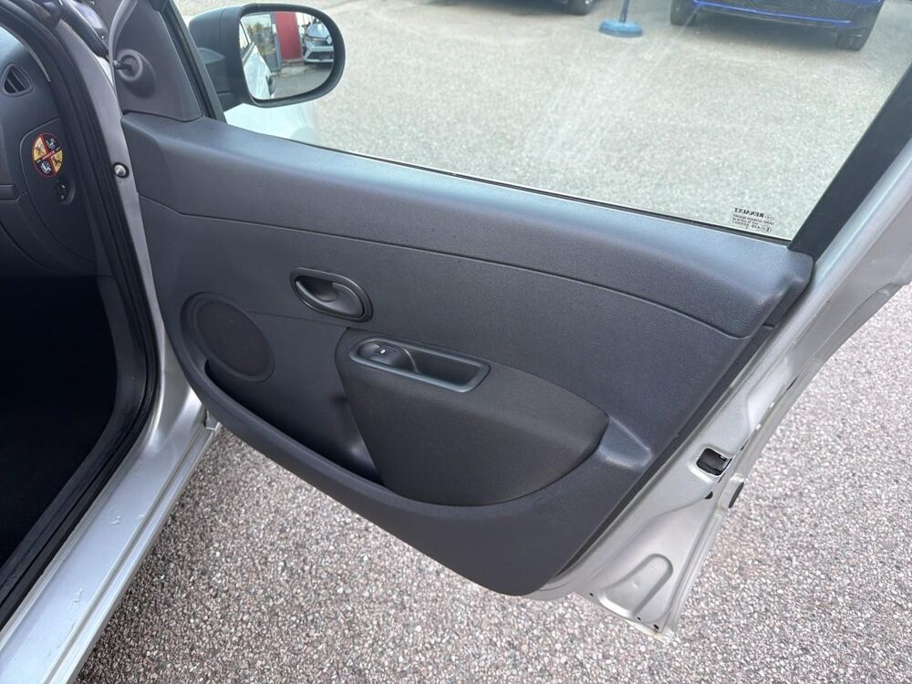 Clio III 1.5 dci 75 collection business eco&sup2; 5p 2013 occasion 57525 Talange