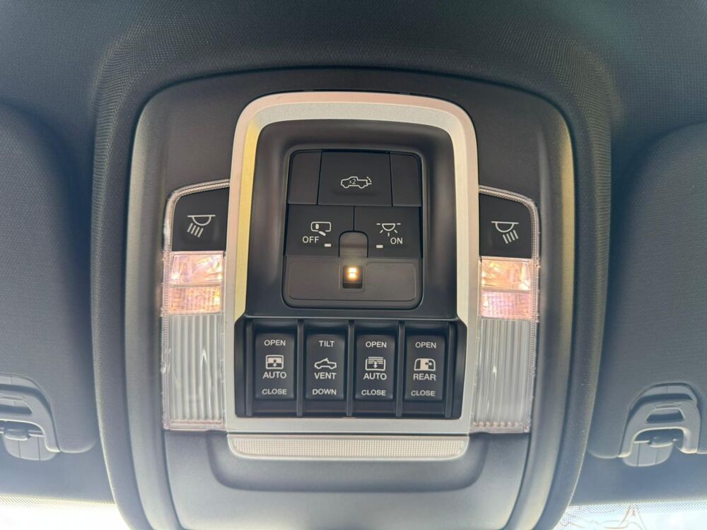 RAM 1500 CREW LAIE SPORT NIGHT EDITION AIR 2025 occasion 91830 Le Coudray-Montceaux