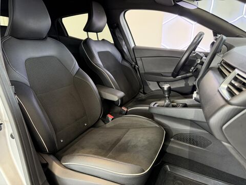Clio 1.5 BLUEDCI 115CH INTENS GARANTIE 12 MOIS 2019 occasion 16000 Angoul&ecirc;me