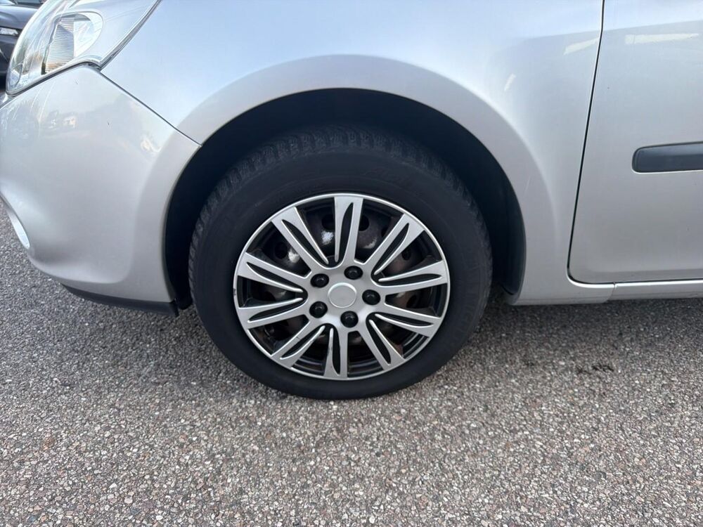 Clio III 1.5 dci 75 collection business eco&sup2; 5p 2013 occasion 57525 Talange