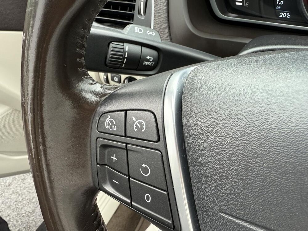 V40 Cross Country T4- 180 - BV Powershift Summum GPS + TOIT PAN 2015 occasion 19100 Brive-la-Gaillarde
