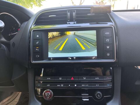 F-PACE 2.0 D - 180 - BVA - Stop/Start Prestige 2017 occasion 77185 Lognes