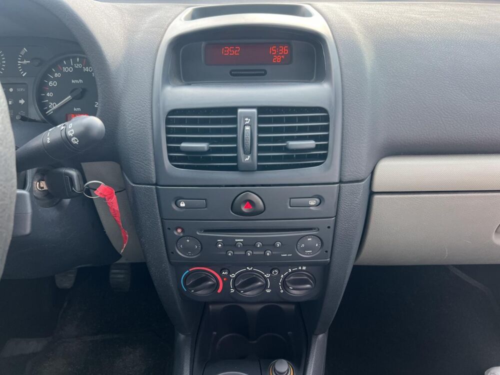 Clio 1.2i 16V II BERLINE Authentique PHASE 2 2004 occasion 06250 Mougins