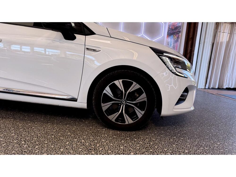Clio 1.5 BLUEDCI 100 CH BUSINESS GARANTIE 12 MOIS 2022 occasion 16000 Angoul&ecirc;me