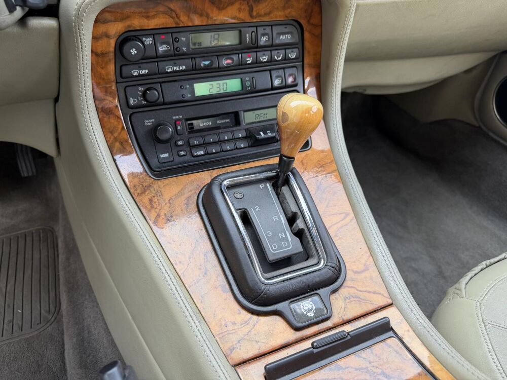 XJ 3.2i 1995 occasion 38330 Montbonnot-Saint-Martin