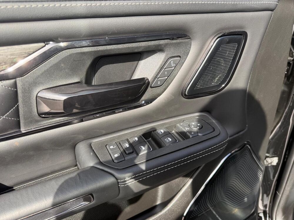 RAM 1500 CREW LIMITED NIGHT EDITION BOX HAYON MULTI V8 5,7L 2026 occasion 91830 Le Coudray-Montceaux