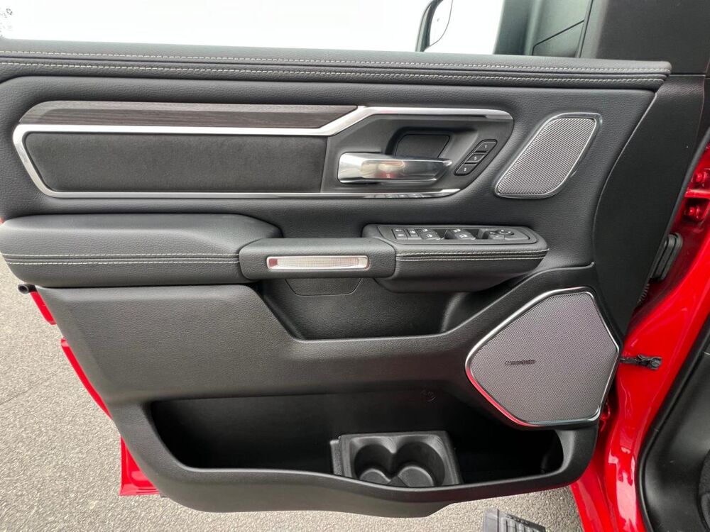 RAM 1500 CREW LAIE SPORT NIGHT EDITION AIR 2025 occasion 91830 Le Coudray-Montceaux