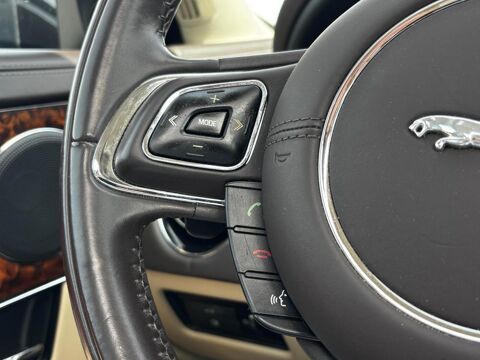 XJ Courte - 3.0 D V6 - 275ch - BVA 8 - Luxe Premium Phase 1 - G 2013 occasion 76710 Eslettes