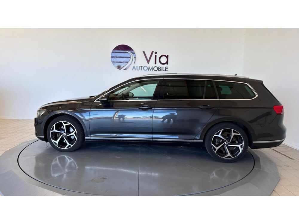 Passat SW 2.0 - 150 - BREAK Elegance / ATTELAGE / CARPLAY / TOIT O 2021 occasion 17600 Saujon