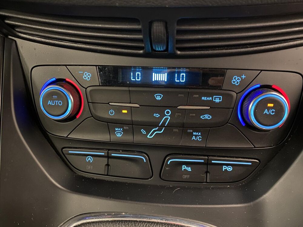 Grand C-MAX FORD GRAND FOCUS C-MAX 1.0 ECOBOOST 125 TITANIUM START-STOP 2018 occasion 02000 Laon