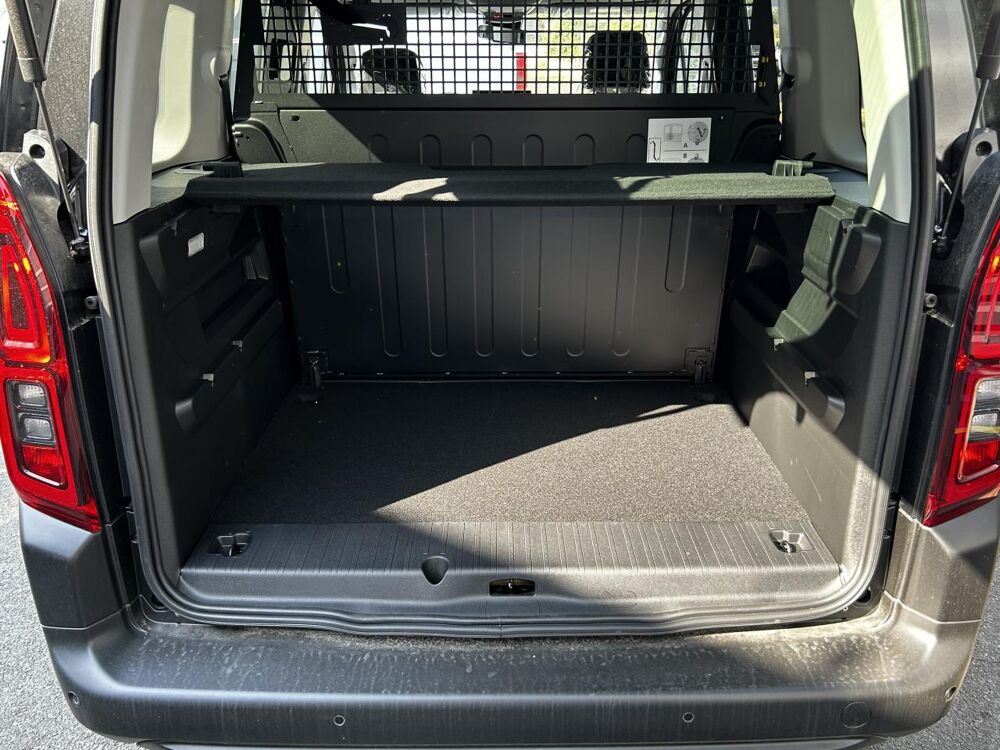 Berlingo M // N1 BlueHDi 130 Plus EAT8 5pl  CarPlay  JA16Noir  Rad 2026 occasion 34190 Ganges