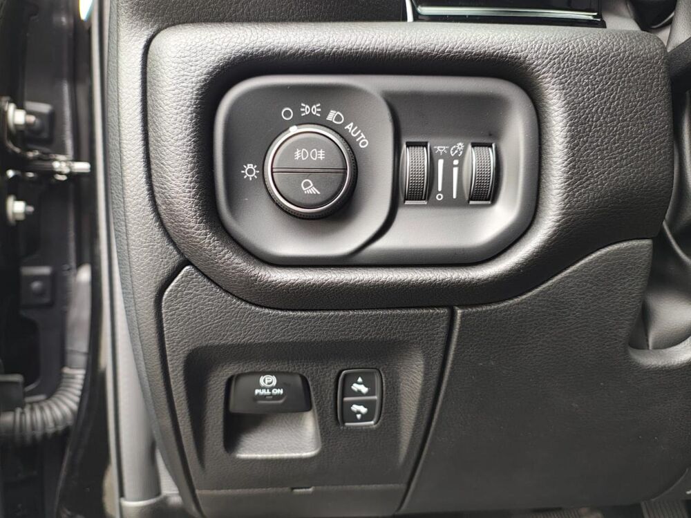 RAM 1500 CREW LAIE SPORT NIGHT EDITION 2025 occasion 91830 Le Coudray-Montceaux