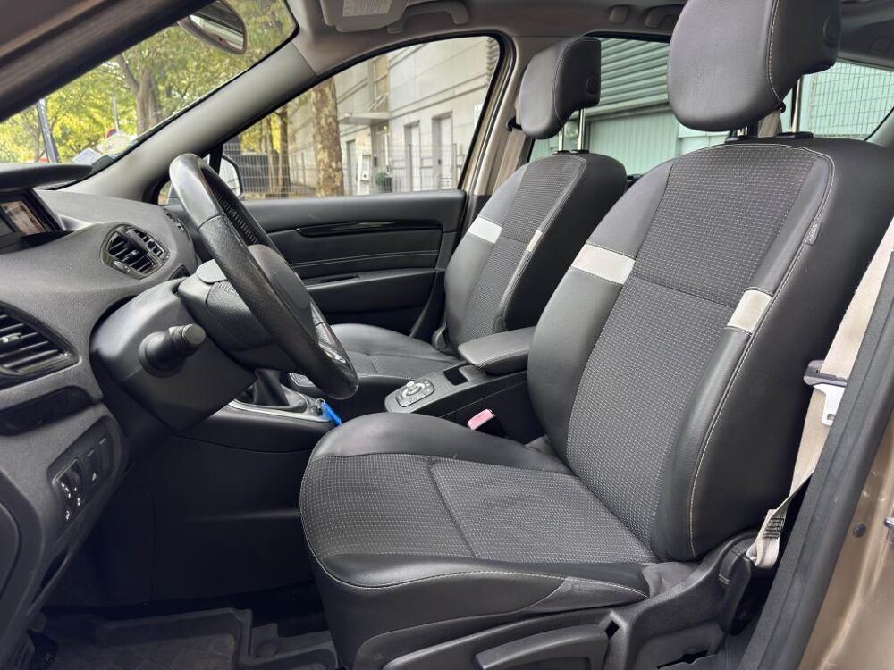 Sc&eacute;nic Grand 1.5 dCi FAP - 110 - BV EDC - 7pl GRAND III MONOSPACE 2013 occasion 77185 Lognes