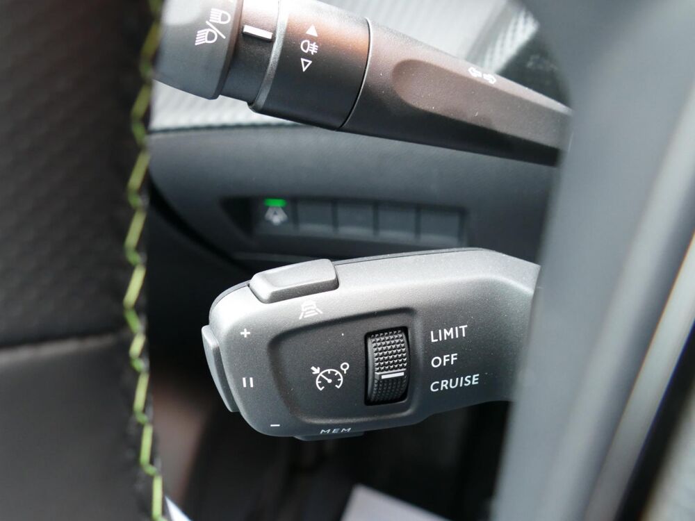 208 II HYBRID 145 GT - BV E-DCS6 PACK DRIVE ASSIST & TO. 2026 occasion 77090 Coll&eacute;gien