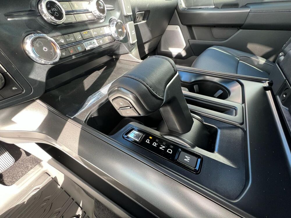 Divers Supercrew LARIAT Black Package V8 5.0L 2025 occasion 91830 Le Coudray-Montceaux