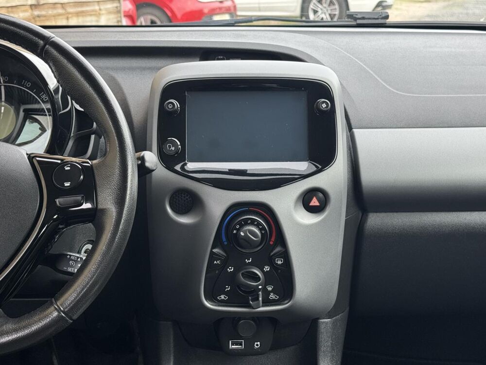 Aygo 1.0 VVT-i II 2014 x-play PHASE 2 2019 occasion 19100 Brive-la-Gaillarde