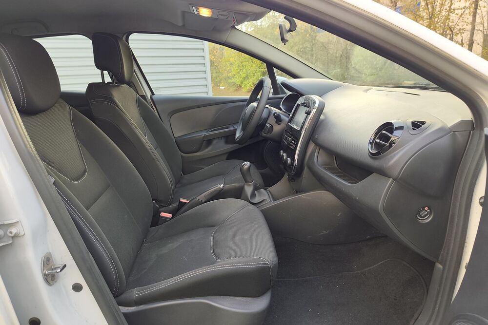 Clio 1.5 dCi - 75 cv - Soci&eacute;t&eacute; Air M&eacute;diaNav 2015 occasion 77185 Lognes