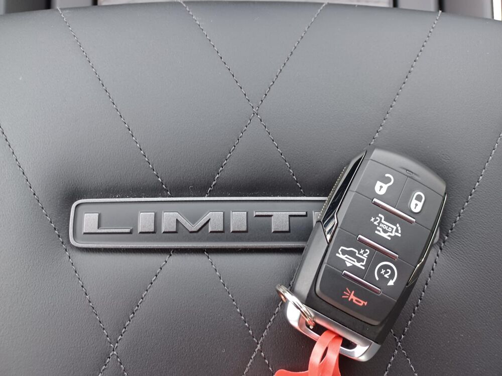 RAM 1500 CREW LIMITED NIGHT EDITION BOX HAYON MULTI V8 5,7L 2026 occasion 91830 Le Coudray-Montceaux