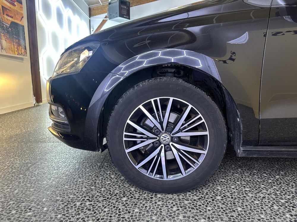 Polo 1.2 TSI 90 BLUEMOTION ALLSTAR - GARANTIE 12 MOIS 2017 occasion 16000 Angoul&ecirc;me