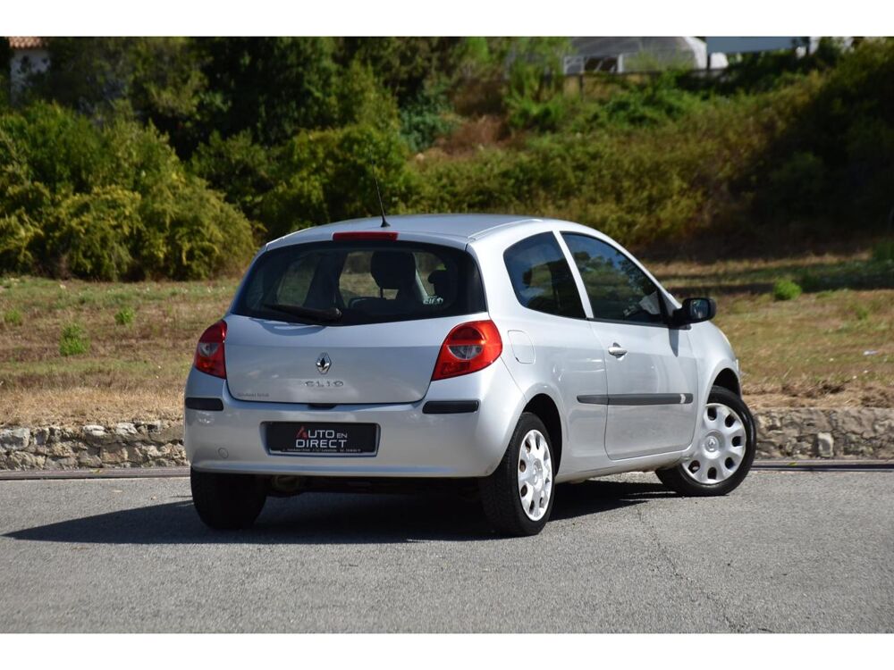 Clio 1.2i 16V - 75 III 2007 occasion 06250 Mougins