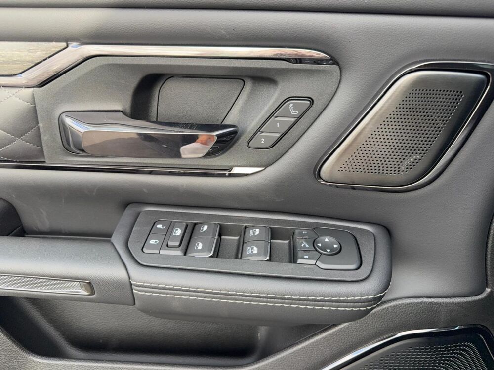 RAM 1500 CREW LIMITED NIGHT EDITION BOX HAYON MULTI V8 5,7L 2026 occasion 91830 Le Coudray-Montceaux