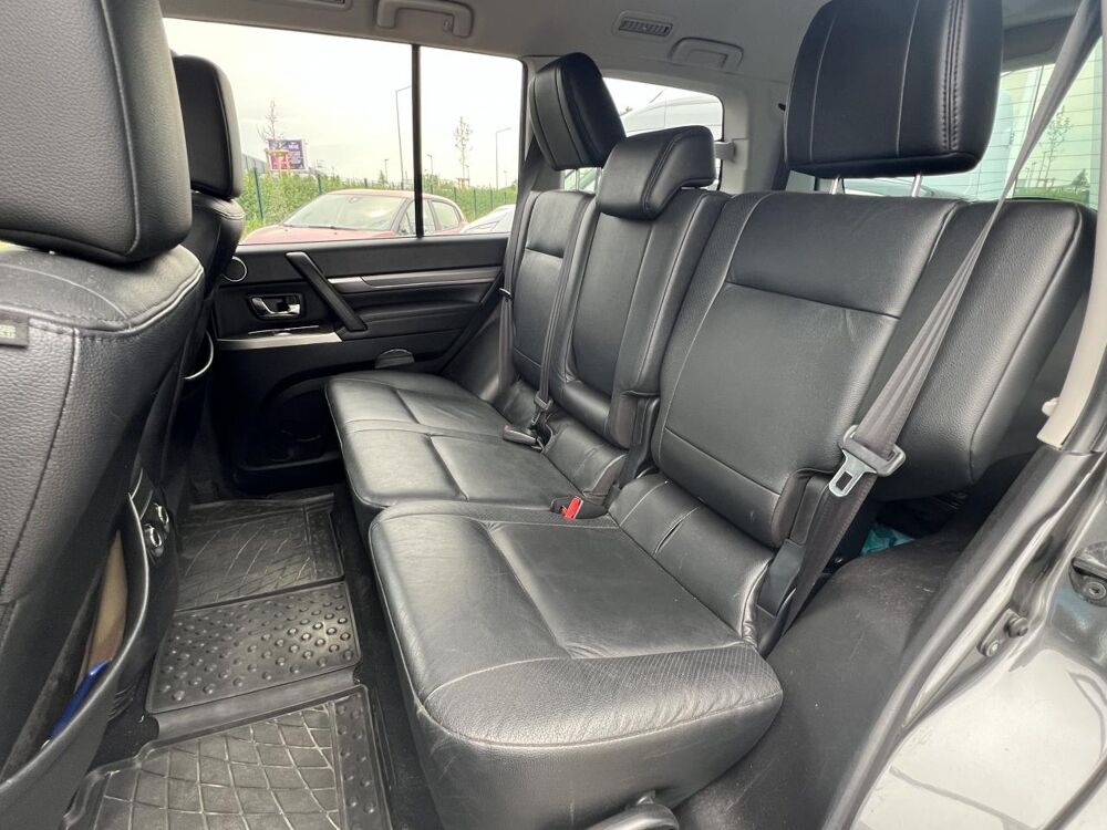 Pajero - 3.2 DI-D - BVA - 7 PLACES - LONG - INSTYLE - PHASE 2 2012 occasion 49070 Beaucouz&eacute;