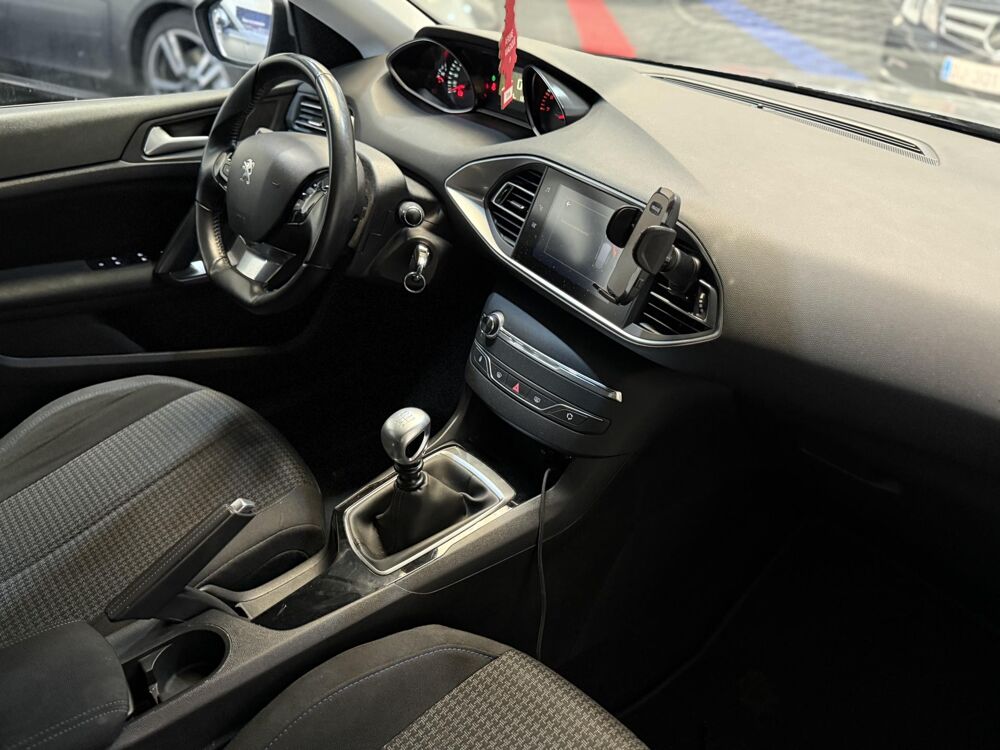 308 1.2i PureTech 12V S&S - 110 II 2013 BERLINE Style PHASE 2 2019 occasion 94360 Bry-sur-Marne